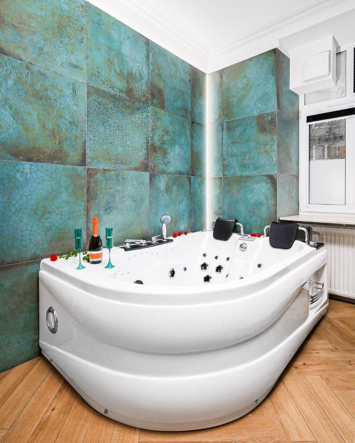 Jacuzzi & Bike Apartment, Краків Екстер'єр фото