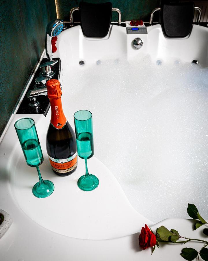Jacuzzi & Bike Apartment, Краків Екстер'єр фото